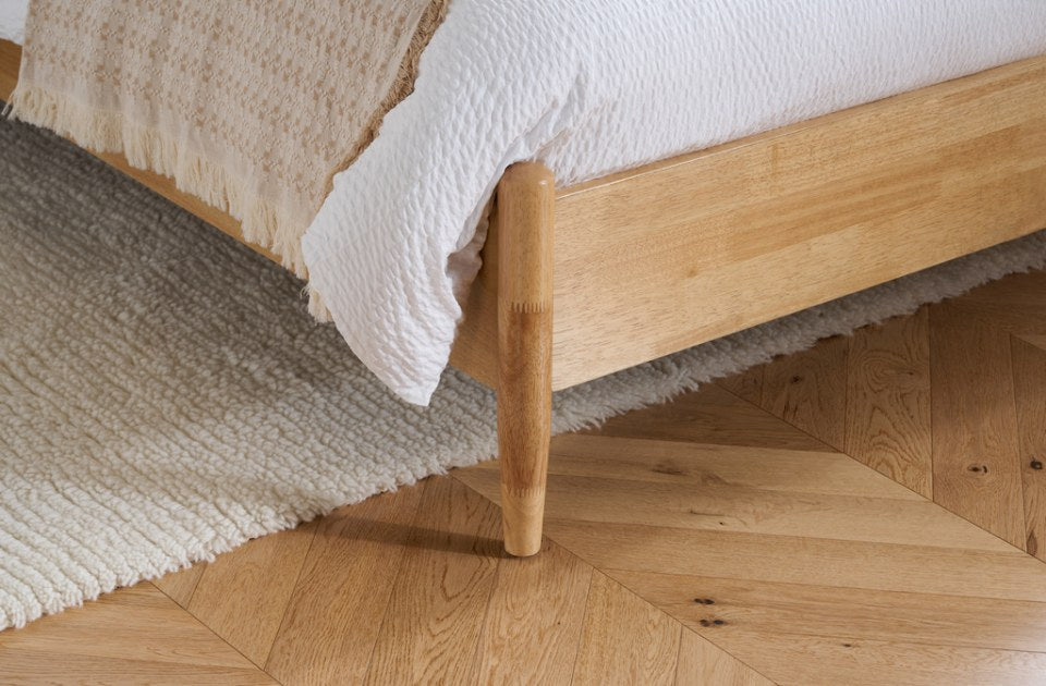 Barley oak leg detail