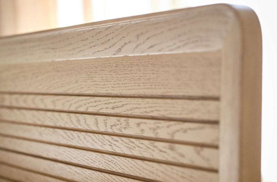 Harlem grooved headboard detail