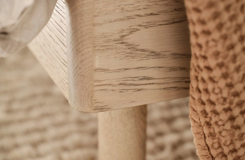 Harlem oak leg detail