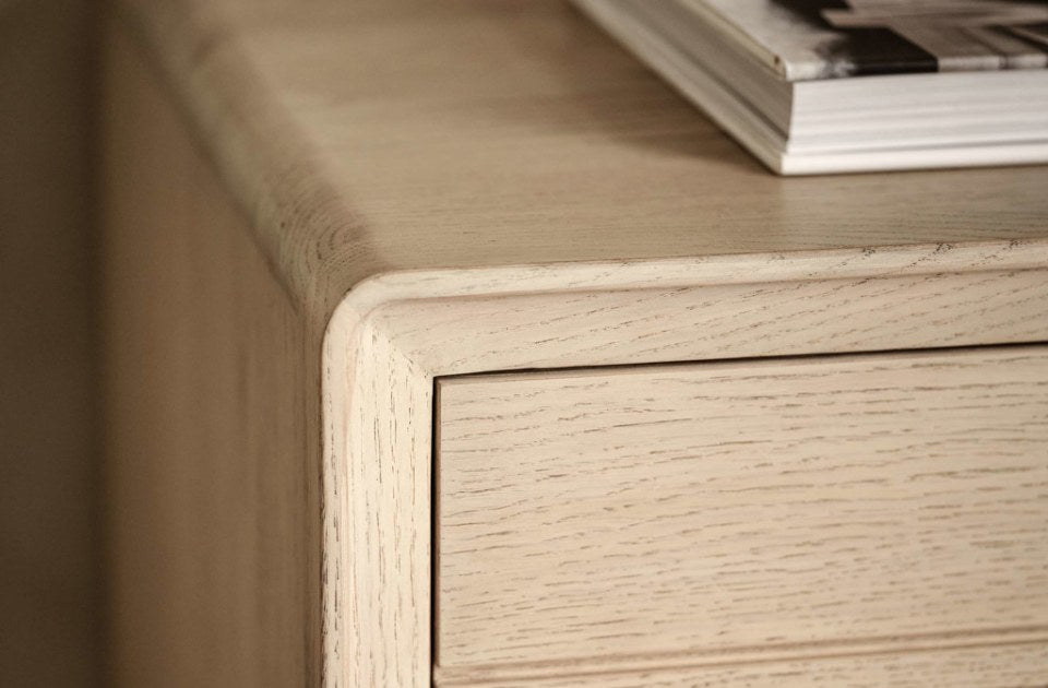 Harlem Oak 3 Drawer Chest rounded corner detail
