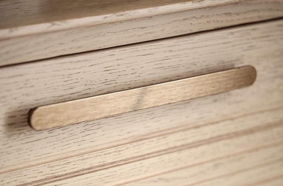 Harlem Oak 3 Drawer Chest handle detail