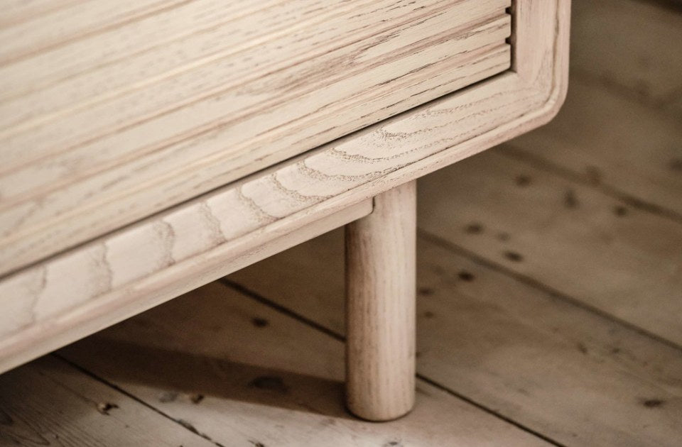 Harlem Oak 3 Drawer Chest leg detail