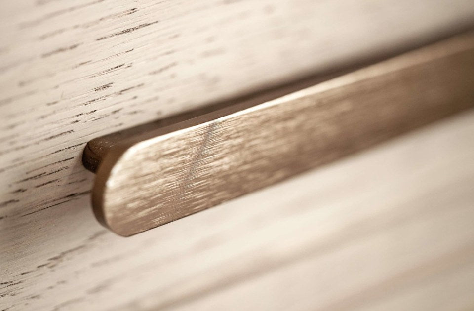 Harlem Oak 6 Drawer Chest handle detail