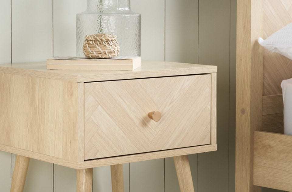Hemmingway Oak 1 Drawer Bedside close-up