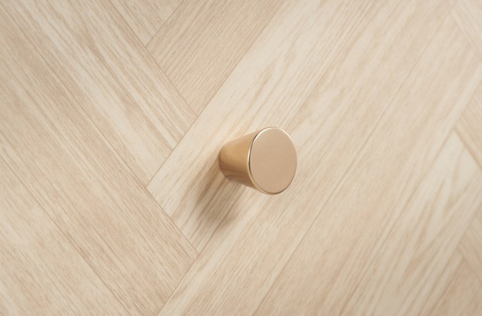 Hemmingway Oak 2 Drawer Bedside herringbone detail