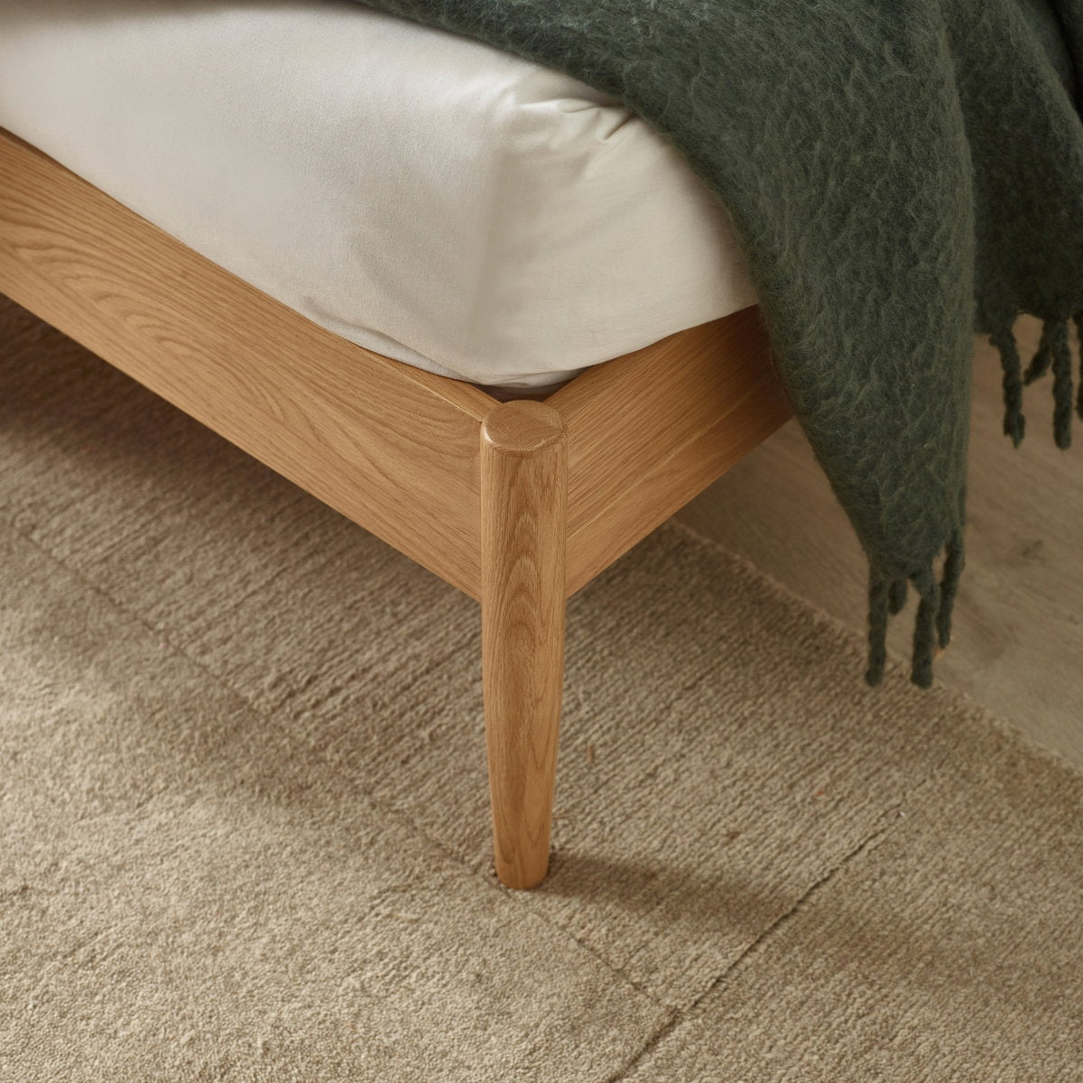 Label king size tapered leg detail