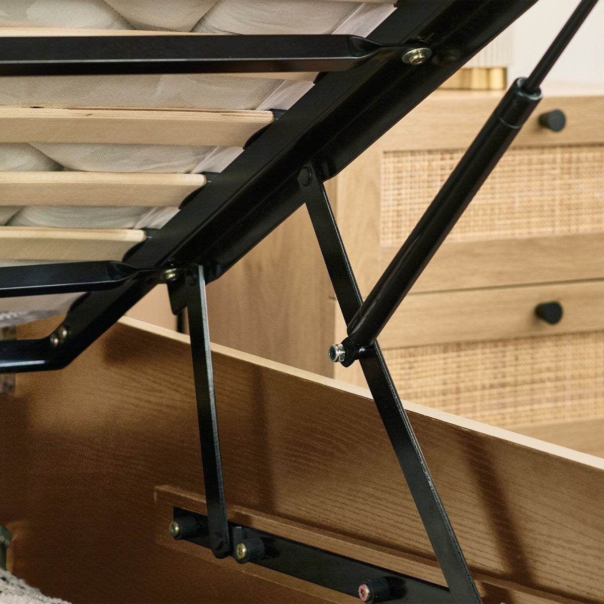 Paddy oak rattan king size ottoman storage detail