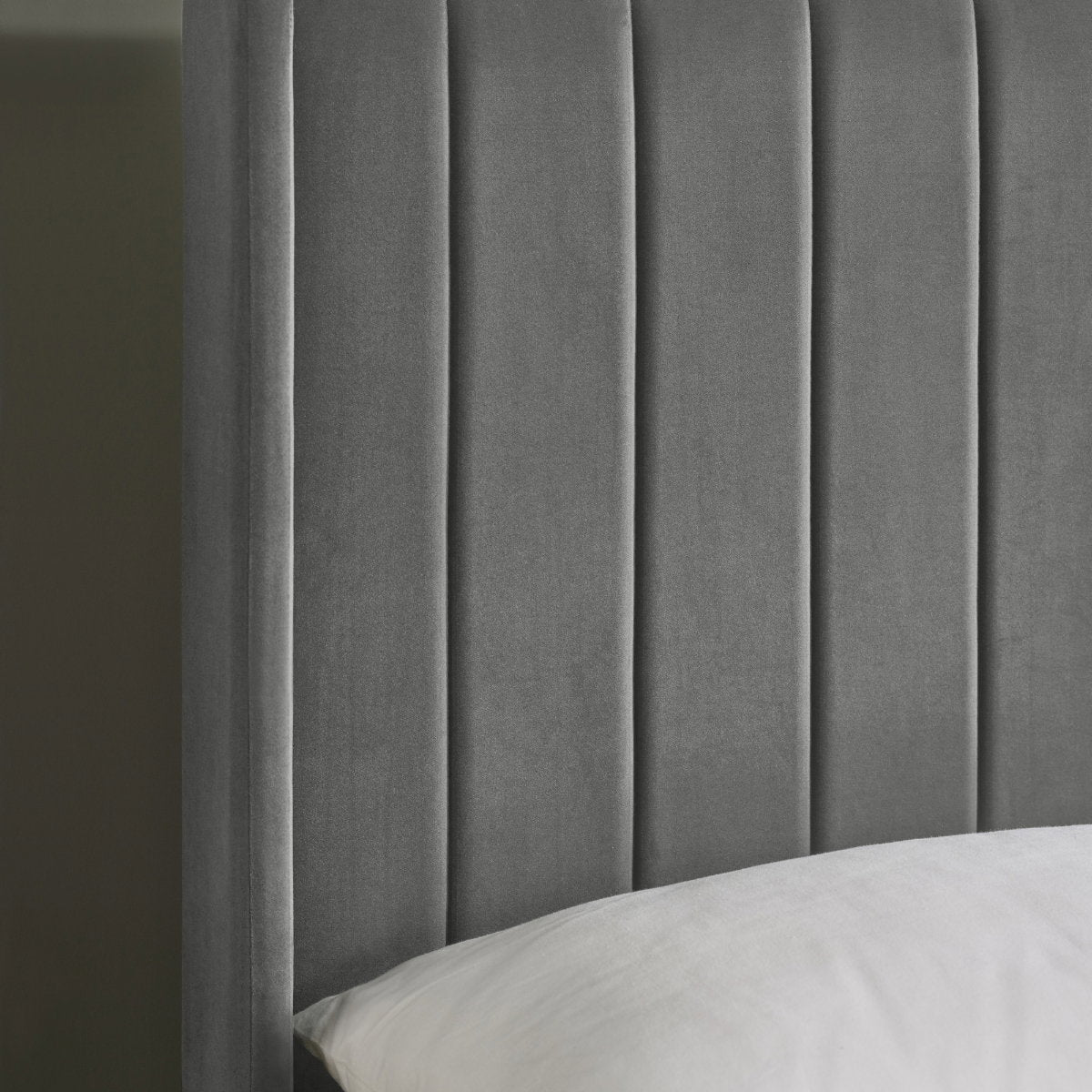 Passalacqua king size grey leg detail