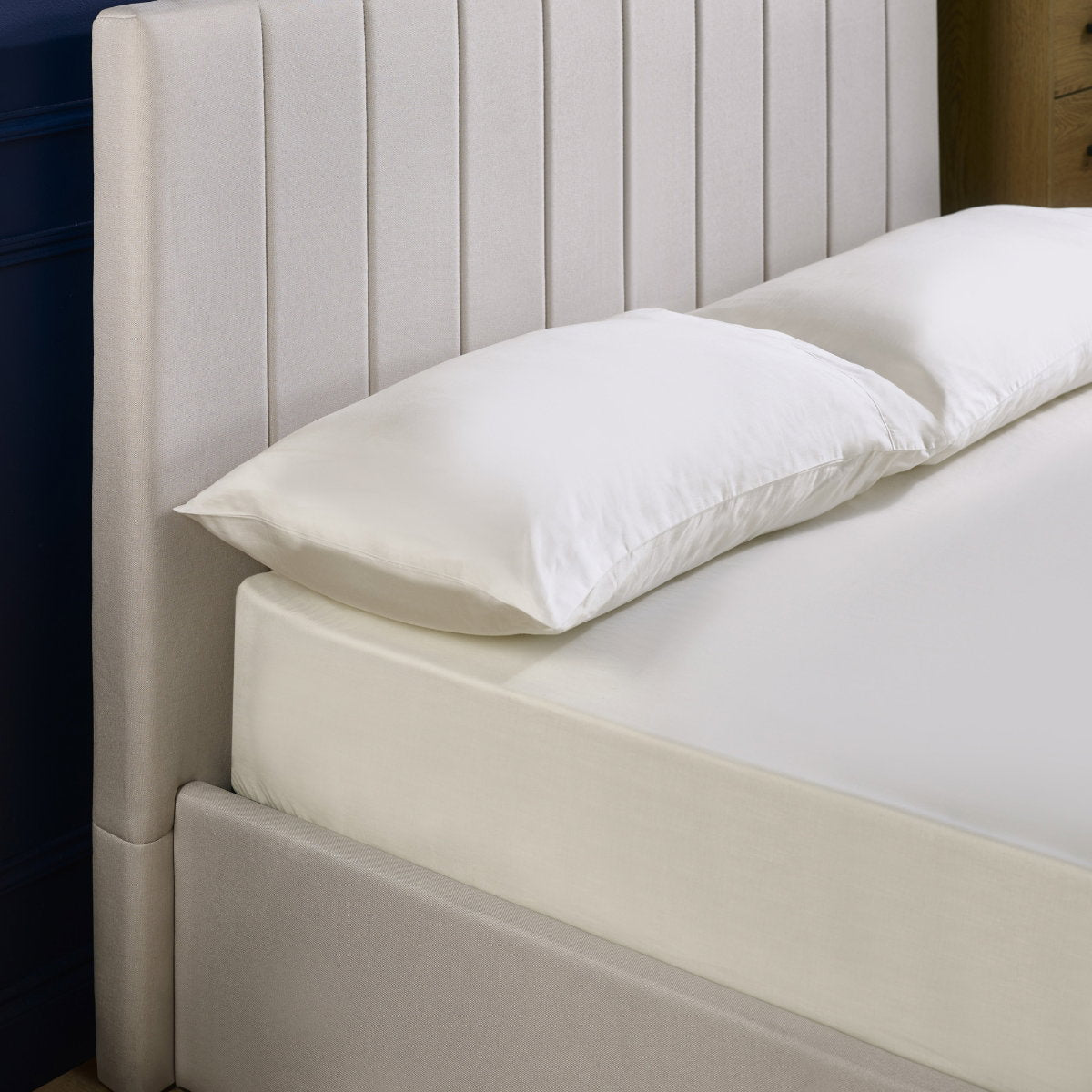Ventanas Oatmeal Linen Double Ottoman Bed