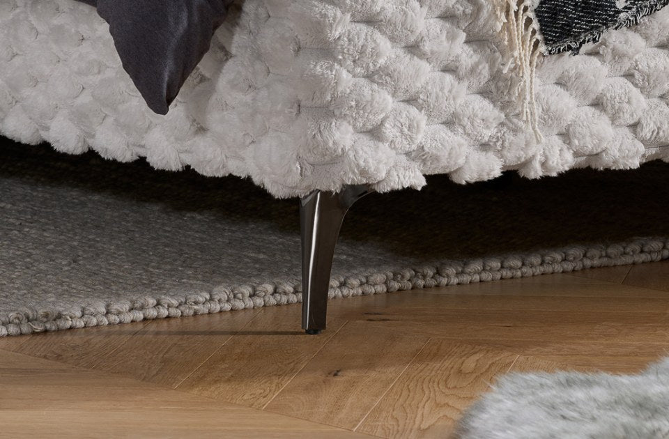 Weave black leg detail